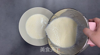 不用烤箱就可以做的月饼，咸蛋黄奶黄冰皮月饼的做法步骤：3