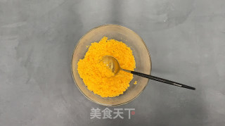 不用烤箱就可以做的月饼，咸蛋黄奶黄冰皮月饼的做法步骤：5