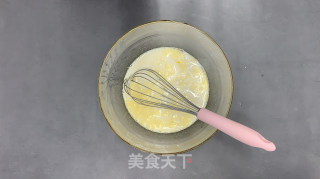 不用烤箱就可以做的月饼，咸蛋黄奶黄冰皮月饼的做法步骤：7