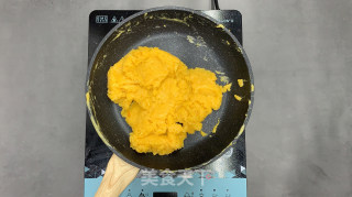 不用烤箱就可以做的月饼，咸蛋黄奶黄冰皮月饼的做法步骤：10