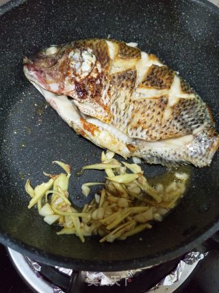 红烧罗非鱼的做法步骤：6
