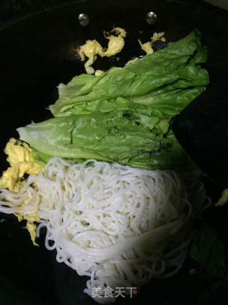 鸡蛋炒粉的做法步骤：3