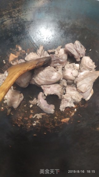 咸菜焖兔肉的做法步骤：1