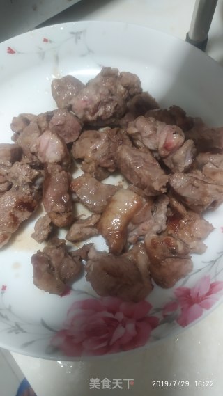 咸菜焖兔肉的做法步骤：2