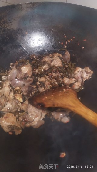 咸菜焖兔肉的做法步骤：3