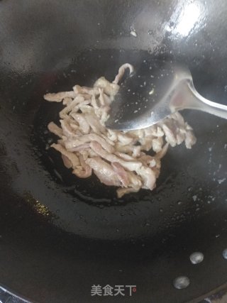 “榨菜”榨菜炒肉丝的做法步骤：5