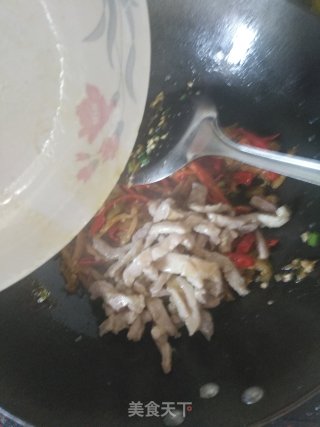 “榨菜”榨菜炒肉丝的做法步骤：10