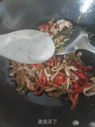 “榨菜”榨菜炒肉丝的做法步骤：11