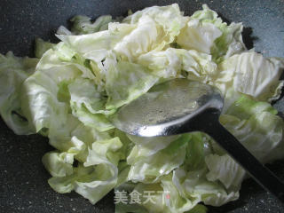 鱼籽包煮包心菜的做法步骤：2