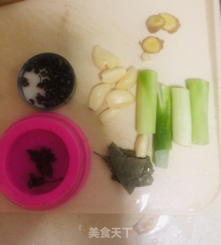 卤鸡手的做法步骤：3