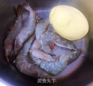 海虾炒土豆丝的做法步骤：1