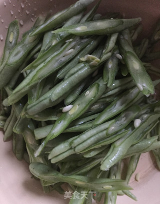 清炒四季豆的做法步骤：2