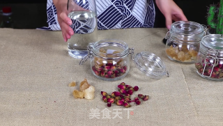 养颜美容玫瑰花酒的做法步骤：2
