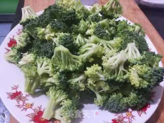 虾仁西蓝花的做法步骤：2
