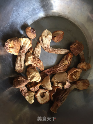 双菌丝瓜鸡汤的做法步骤：3