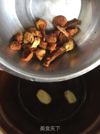双菌丝瓜鸡汤的做法步骤：4