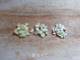 地三鲜的做法步骤：1
