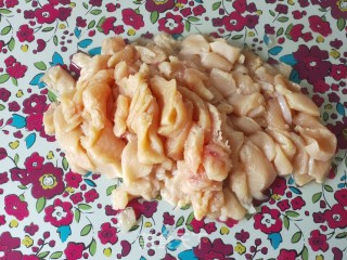 干炸鸡肉丸的做法步骤：2