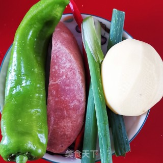 火腿尖椒土豆片的做法步骤：1