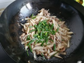 杏鲍菇炒肉丝的做法步骤：5