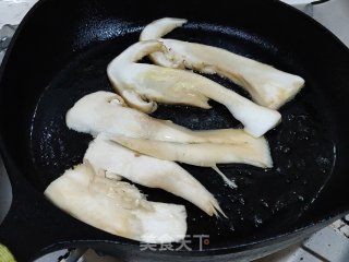 黄油煎松茸的做法步骤：4