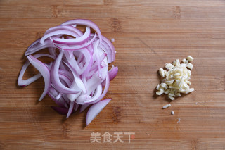 海鲜番茄焖蛋意面的做法步骤：2