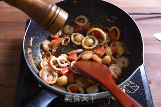 海鲜番茄焖蛋意面的做法步骤：6