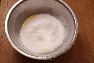 无油少糖酸奶戚风蛋糕的做法步骤：4