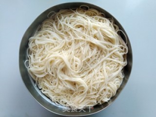 辣味鸡丁拌冷面的做法步骤：6