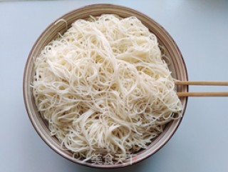 辣味鸡丁拌冷面的做法步骤：7