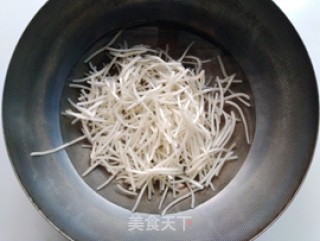 辣味鸡丁拌冷面的做法步骤：9