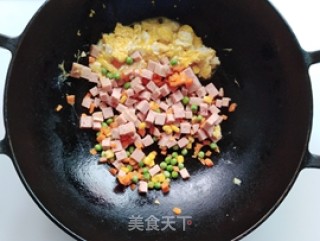 方腿粟米青豆炒饭的做法步骤：4