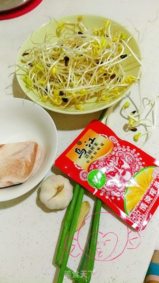 榨菜肉丝面的做法步骤：1