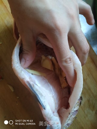红烧鳊鱼的做法步骤：2