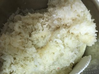 香菇木耳肉末鸭蛋黄烧卖的做法步骤：2