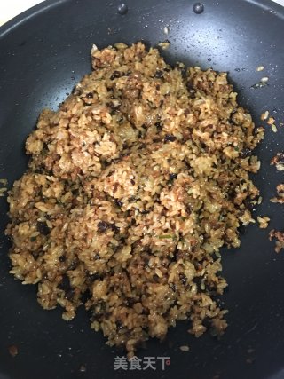 香菇木耳肉末鸭蛋黄烧卖的做法步骤：9