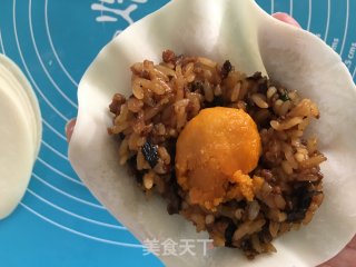 香菇木耳肉末鸭蛋黄烧卖的做法步骤：11