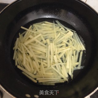 自制炸薯条的做法步骤：2