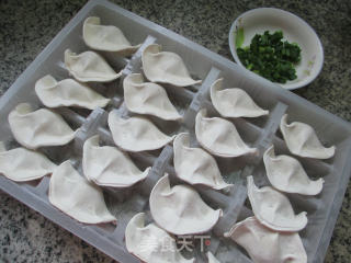 香煎速冻饺子（芹菜肉馅）的做法步骤：1