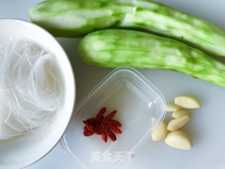 蒜蓉粉丝蒸丝瓜的做法步骤：1