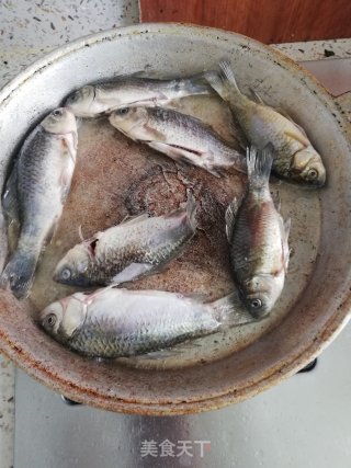 鲫鱼香菇豆腐汤的做法步骤：3