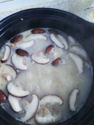 鲫鱼香菇豆腐汤的做法步骤：6