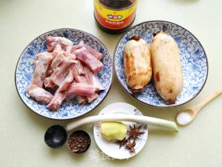莲藕炖排骨的做法步骤：1