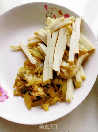 榨菜苦瓜炒午餐肉的做法步骤：4