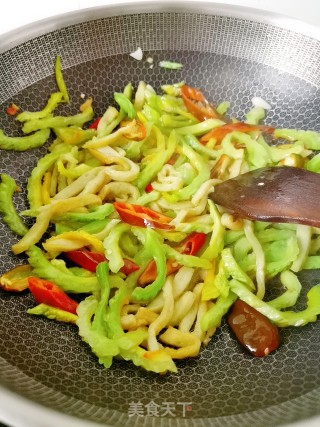 榨菜苦瓜炒午餐肉的做法步骤：7