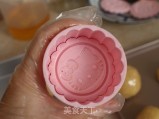 莲蓉广式月饼（含转化糖浆、莲蓉馅做法）的做法步骤：27
