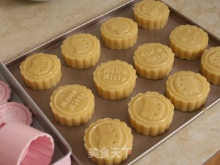 莲蓉广式月饼（含转化糖浆、莲蓉馅做法）的做法步骤：28