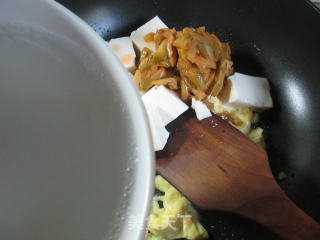 榨菜丝鸡蛋豆腐汤的做法步骤：5