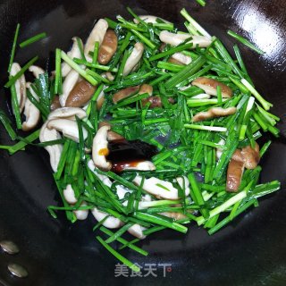 韭菜香菇炒蛋的做法步骤：8