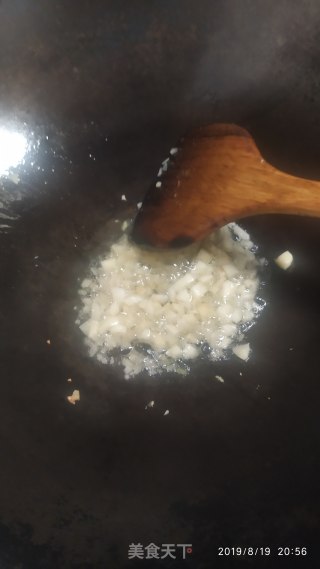 瘦肉炒四月豆的做法步骤：4